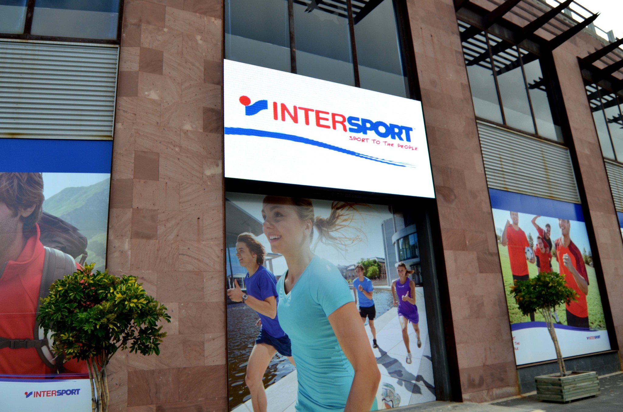 Pantalla LED P10 en Intersport El Trompo