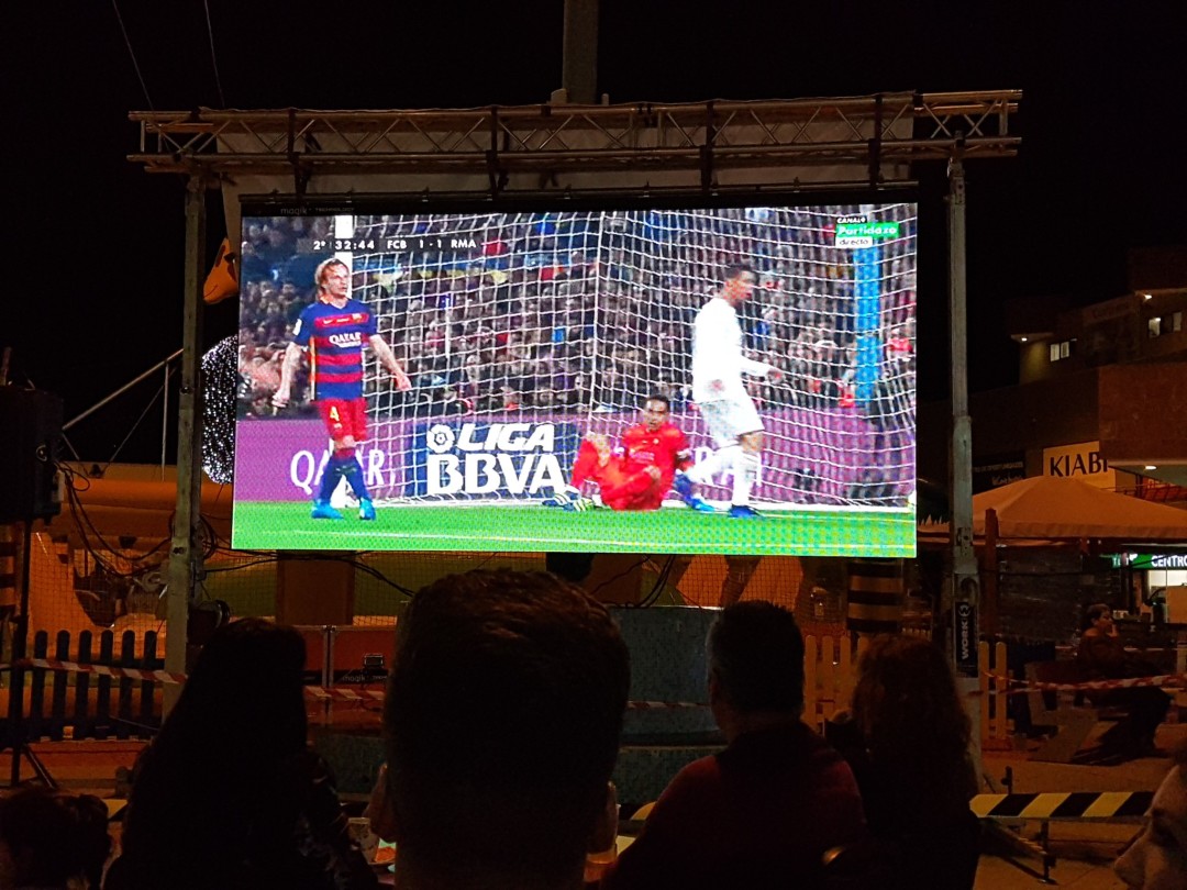 Clásico Barça Madrid en C.C. El Trompo