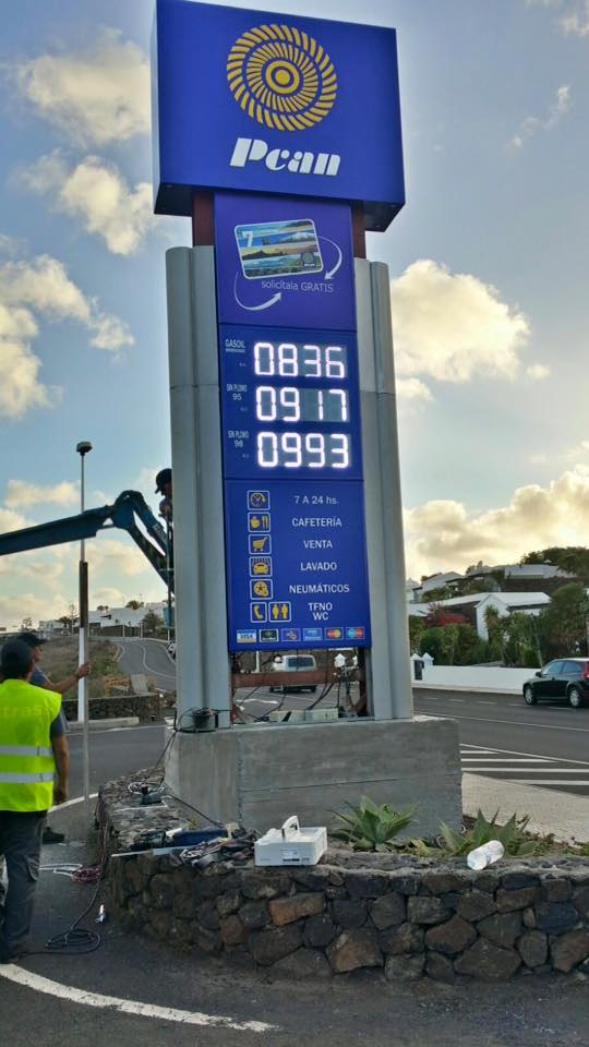 Instalación de Cartel LED en la PCAN de Tías